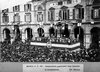 1921 Municipio - Mussolini inaugura i gagliardetti dei fasci lomellini.jpg