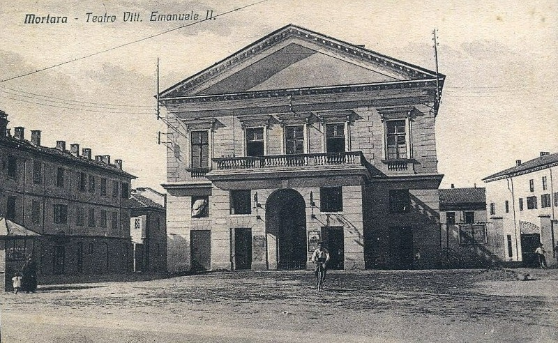 1930 Piazza del Teatro a.jpg
