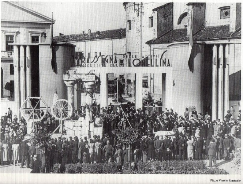 1939 Piazza del Teatro.jpg