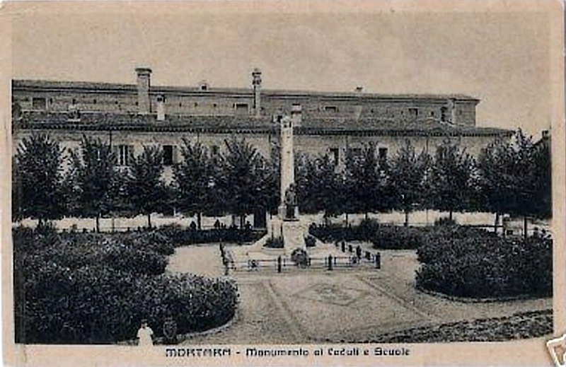 1945 Piazza Carlo Alberto.jpg