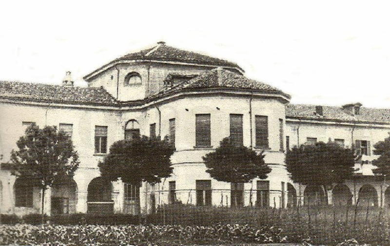 1946 Ospedale S  Ambrogio visto dal cortile.jpg