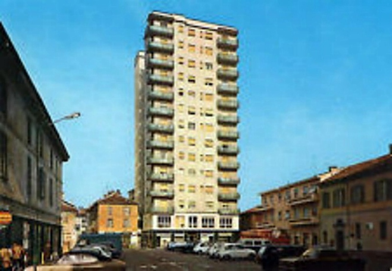 1979  Piazza Silvabella  grattacielo.jpg