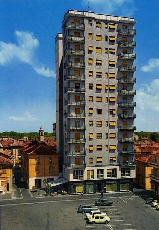 1995 Piazza Silvabella  grattacielo.jpg