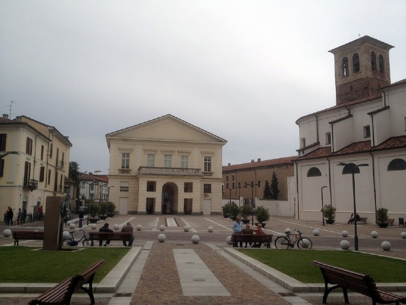 2013 Piazza del Teatro.jpg