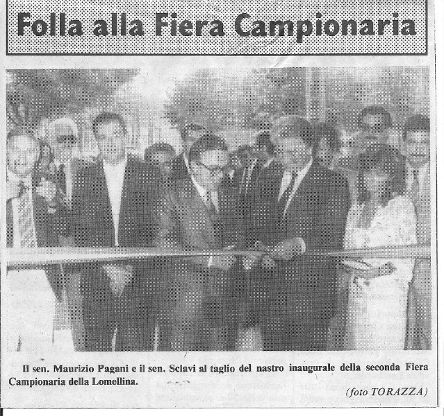 1985 Inaugurazione Fiera campionaria della Lomellina. Tra i presenti si riconoscono Gabriele Bono e il compianto Giorgio Farina..jpg