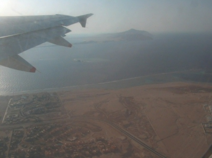 pb l'isola di Tiran dall'aereo.JPG